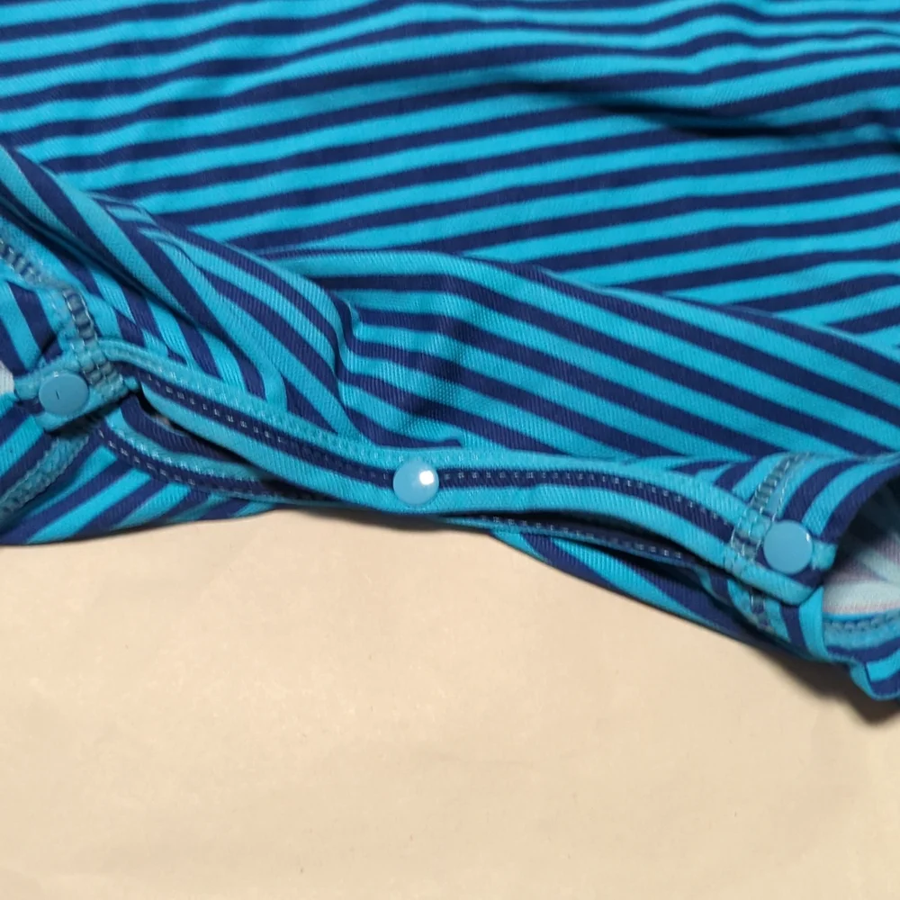 UV Skinz (cancer foundation) Rashguard Swimsuit and Swim Trunks 2-3T worn once - Picture 6 of 7